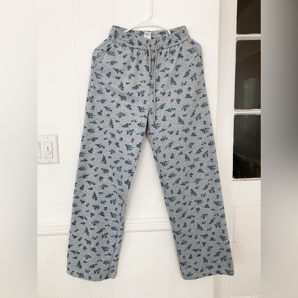 Wide Leg Floral Sweatpants in Light Gray